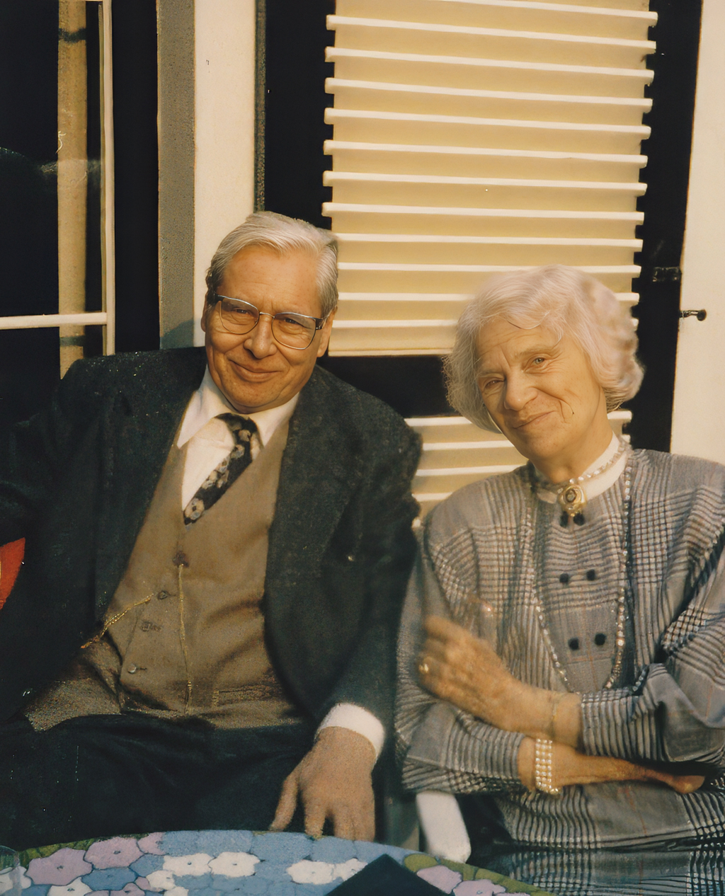 Das Ehepaar Lydia und Heinz Rühl Lydia und Heinz Rühl sitzen gemeinsam nebeneinander