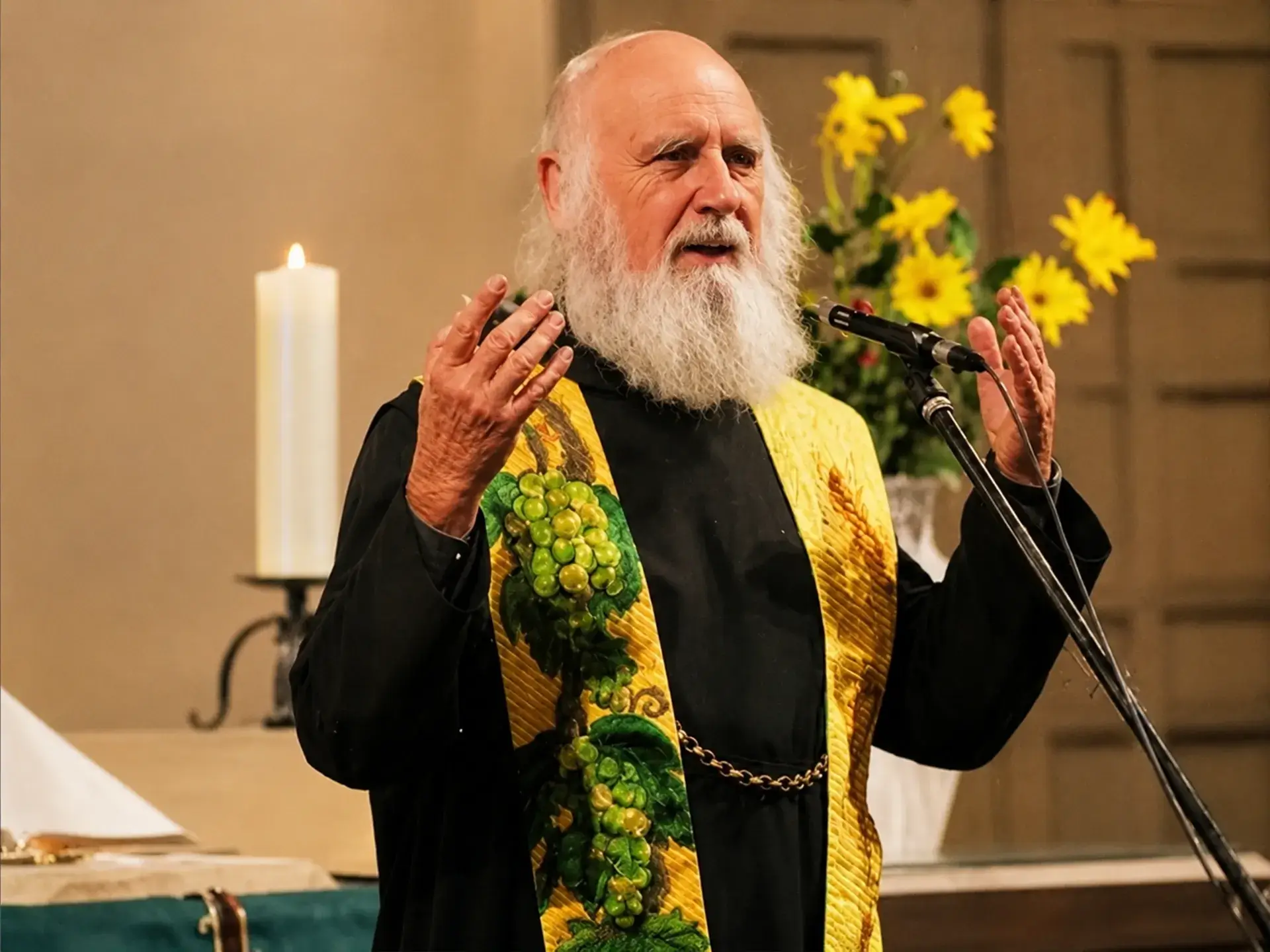 Pater Anselm Grün - Konzertmeditation Abendsegen - Bleib bei mir Pater Anselm als geistlicher Vortragender bei der Konzertmeditation „Abendsegen – Bleib bei mir“