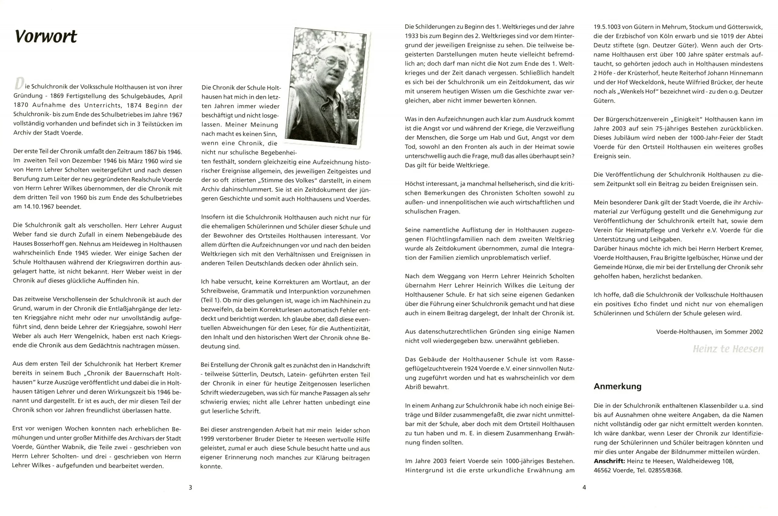 Projekte - Schulchronik der Volksschule zu Holthausen - Vorwort Portrait eines älteren Herrn mit Brille, Anzug und Krawatte